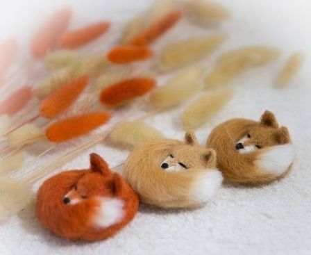 Mini Needle Felting, Easy Needle Felting Projects, Felting Projects For Beginners, Felt Needling, Needle Felted Fox, Fox Brooch, Fox Stuffed Animal, Felt Fox, Needle Felting Diy