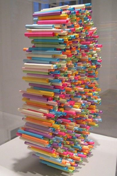 50 ideas to make with an unexpected item – Recycled Crafts Collaborative Sculpture Group Projects, Sticky Notes Art, 3d Art Ideas, Tube Sculpture, Straw Sculpture, Post It Art, Crazy Straws, Classe D'art, Sculpture Art Projects