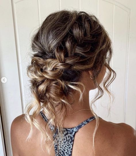 Prom Hair Up, Bridesmaid Hair Inspo, Bridemaids Hairstyles, Cute Prom Hairstyles, Prom Hair Medium, Formal Hairstyles For Long Hair, Simple Prom Hair, Bridesmaid Hair Makeup, Ball Hairstyles