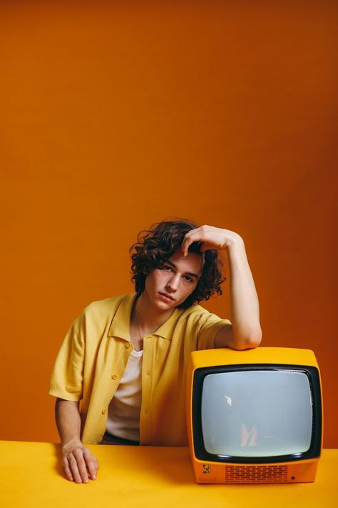 Guy Sitting, Blank Screen, Gay Outfit, Art Photography Portrait, Man Sitting, Male Artist, Boy Photography Poses, Model Face, Appliance Repair