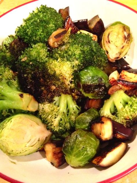 Orange Soy Ginger Glazed Brussels Sprouts, Eggplant, and Broccoli Cheap Easy Healthy Meals, Brussels Sprouts Recipe, Broccoli Recipes, Vegetarian Paleo, Brussel Sprouts, Eggplant, Easy Healthy Recipes, Thanksgiving Recipes, Veggie Recipes