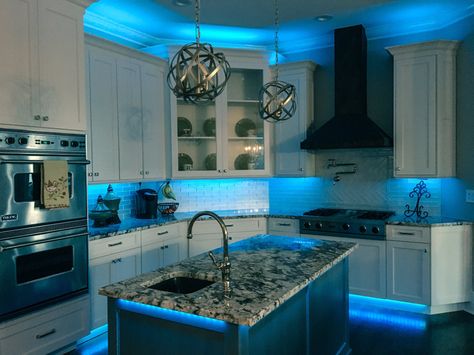 Full Color LED under cabinet kitchen accent Lighting By RailTech LED Small Kitchen Lighting, Led Light Installation, Kitchen Led Lighting, Modern Kitchen Lighting, Led Accent Lighting, Led Under Cabinet Lighting, Amazing Homes, Indoor Design, New Kitchen Cabinets