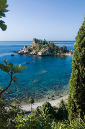 Taormina Sicily Italy, World Places, Taormina Italy, Postcards From Italy, Taormina Sicily, Italy Beaches, Italy Sicily, Famous Waterfalls, Whale Sharks