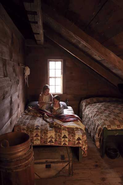 Old Village Aesthetic, Village House Interior, Old Cabin Interior, Village Bedroom, 19th Century House, Village Kitchen, Early American Homes, Sturbridge Village, Old Cabin