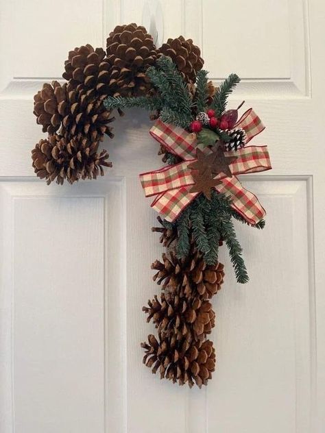 Pine Cones Decorations, Candy Cane Wreath Diy, Cone Christmas Decorations, Pine Cone Craft, Pine Cone Christmas Decorations, Dollar Store Christmas Decor, Pinecone Crafts Christmas, Pinecone Christmas, Christmas Candy Canes