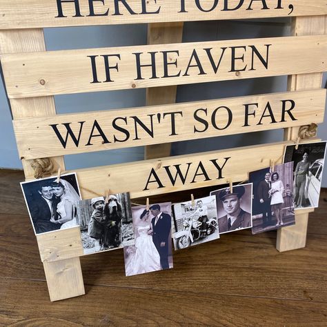 Memory Pallet For Wedding, Rustic Wedding Wood Decor, Unique Wedding Location Ideas, At Home Wedding Decorations, June Rustic Wedding, Small Diy Wedding Ideas, Boho Country Wedding Ideas, Things To Buy For Wedding, Double Wedding Ideas