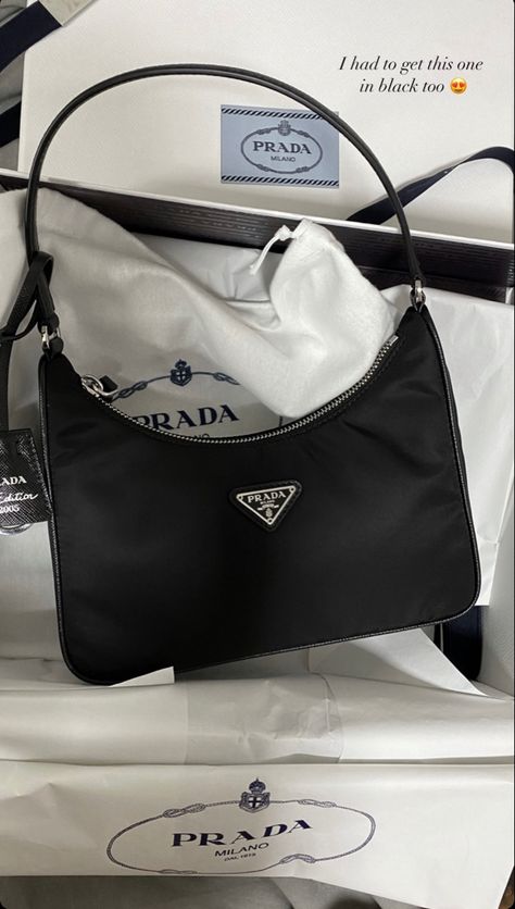 Prada 2000 Re Edition, Prada Re Edition 2000 Bag, Prada 2000, Prada Re Edition 2000, Mini Bag Black, Black Is My Happy Color, Prada Re Edition, Fashion Pose, Pose Inspiration