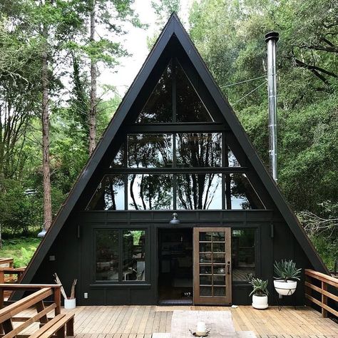 Ashley || My Bohemian House on Instagram: “A black cabin in the woods?! Yes please!! 🖤 @invernessaframe  Curious what you all think.. (I know my answer) 🖤 Black 🖤 trend or classic…” A Frame Cabins, A Frame House Plans, Frame Cabin, A Frame Cabin, Tiny House Movement, A Frame House, Cabin In The Woods, Cabins And Cottages, Modern Cabin