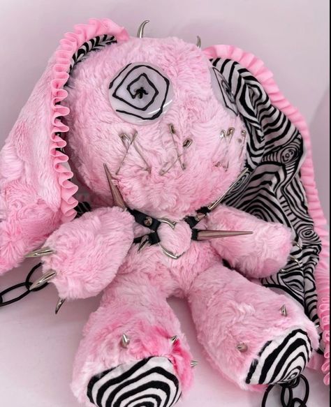 Creepy Plushies, Creepy Stuffed Animals, Creepy Cute Fashion, Creepy Toys, Doll Plushies, Yami Kawaii, Gothic Dolls, Plush Backpack, Kawaii Plush