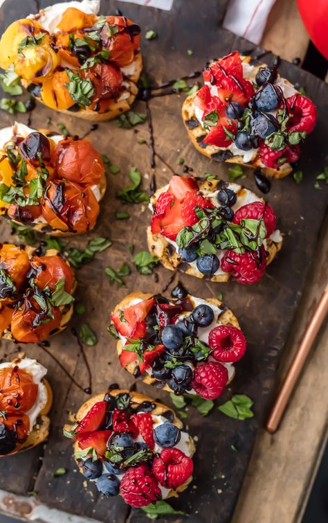 Classy Appetizers, Goat Cheese Bruschetta, Cheese Bruschetta, Easter Sunday Brunch, Summer Appetizers Easy, Whipped Goat Cheese, Cake Mini, Spring Brunch, Summer Appetizer