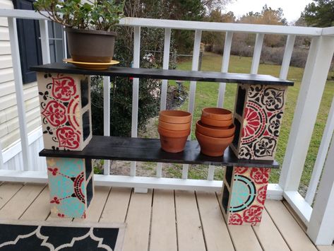 Plant Shelf Ideas Outdoor, Outdoor Plant Display Shelves, Diy Outdoor Shelves For Plants, Diy Plant Bench Outdoor, Patio Plant Stand Ideas, Cinder Block Plant Shelf, Patio Shelves Outdoor, Outdoor Plant Shelves Diy, Patio Shelf Ideas