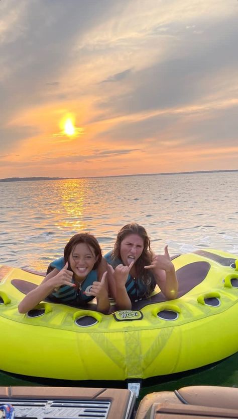 Boat Photoshoot, River Pictures, Lake Photoshoot, Alexander Graham Bell, Summer Boats, Friend Vacation, Boat Pics, Summer Picture Poses, Lake Pictures With Friends