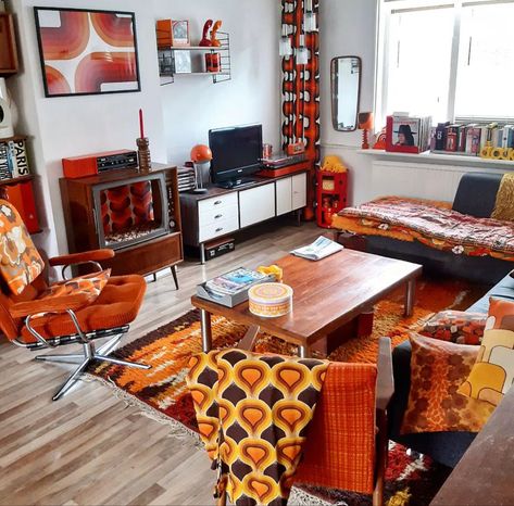 70s Decor Living Room, 70s Room, Patchwork Decor, 70s Interior Design, Funky Living Rooms, 70s Interior, Retro Interior Design, Retro Bedrooms, 70s Home