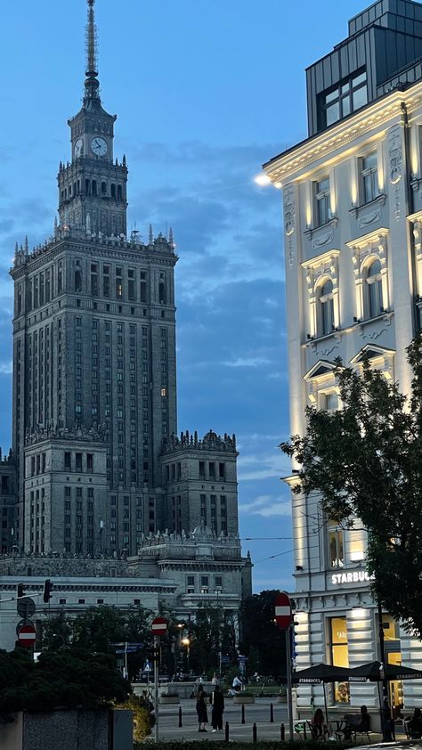 wallpaper Warsaw Poland Aesthetic, Warsaw Aesthetic, Warsaw City, Poland Travel, Instagram Graphic, Lodz, Warsaw Poland, Gdansk, Travel Activities