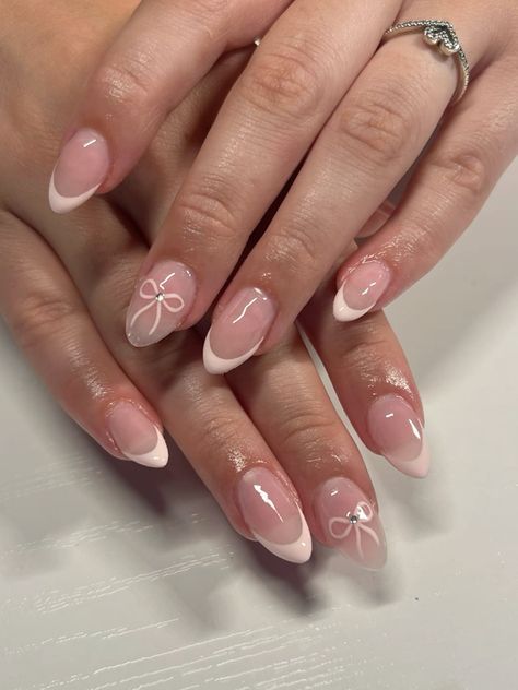 Cute Coquette Nails Short, Natural Cute Nail Designs, Light Pink Silver Nails, Short Hoco Nail Ideas, Blush And Silver Nails, Gel Mani Nail Art, 2024 Simple Nails, Nail Ideas Spring Simple, Pink Homecoming Nails Almond