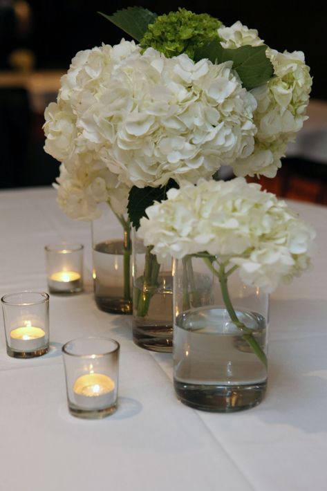 Votive Candle Centerpieces With Flowers, Simple White Centerpieces Flower, Tea Candle Wedding Centerpieces, Simple White Hydrangea Centerpiece, Hortensia Table Decoration, Wedding Reception Tables Centerpieces Hydrangeas, Single Hydrangea Centerpiece, Small Elegant Centerpieces, White Flower Centerpieces Wedding Simple