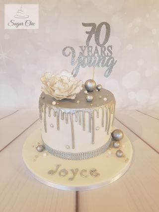 Silver Drip Birthday Cake - cake by Sugar Chic - CakesDecor Bling Birthday Cake, Drip Birthday Cake, Bling Cakes, White Birthday Cakes, Silver Wedding Cake, 70th Birthday Cake, Gold Birthday Cake, Chocolate Balls, 60th Birthday Cakes