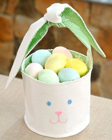 Great Easter basket made with felt! Bunny Basket Diy, Unique Easter Baskets, Easter Basket Crafts, Easter Bunny Basket, Basket Crafts, Unique Easter, Bunny Basket, Easter Basket Diy, Easter Inspiration