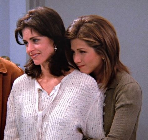 Monica And Rachel, Movie Duos, Monica Rachel, Joey Friends, Friends Tv Quotes, Friends Best Moments, Friends Scenes, Jenifer Aniston, Friends Episodes