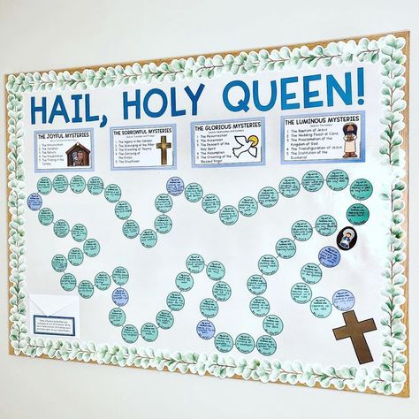 Rosary Bulletin Board Ideas, Rosary Bulletin Board, Catholic School Bulletin Board Ideas, Catholic Bulletin Board Ideas, Catholic Bulletin Boards, Catholic Classroom, Classroom Designs, Bulletin Ideas, Class Bulletin Boards