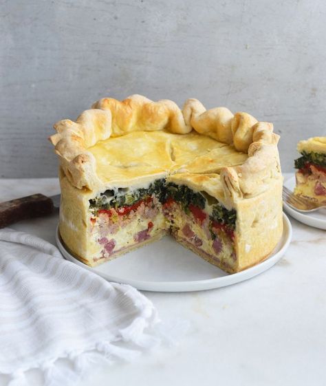 Easter Pie Recipes, Italian Easter Pie, Traditional Easter Recipes, Easter Pie, Easter Dinner Table, Easter Food Appetizers, Pizza Rustica, Recipes Easter, Italian Easter