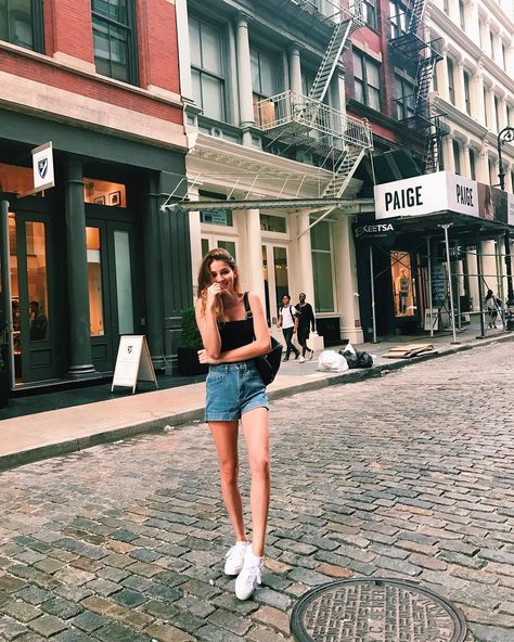 Frankfurt Outfit Summer, Olivia Rouyre, Ootd Poses, Get Into Shape, Instagram Pose, Poses For Photos, Instagram Photo Inspiration, Wedding Photography Poses, I'm Back