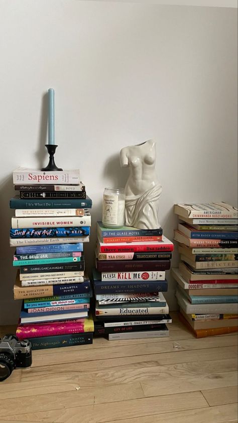 Girl Reading, Stack Of Books, Book Girl, New Wall, I Love Books, My New Room, Book Aesthetic, Love Book, Book Recommendations