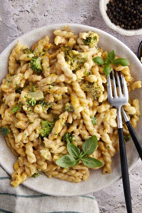 Baked Broccoli Mac And Cheese Recipe, Baked Broccoli Mac And Cheese, Boursin Mac And Cheese, Broccoli Mac And Cheese Casserole, Boursin Broccoli Pasta, Boursin Broccoli Pasta Bake, Brocoli Macaroni And Cheese, Mac And Cheese Broccoli Recipe, Boursin Broccoli