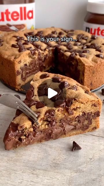 Desserts on Instagram: "Nutella stuffed cookie pie 😍 #nutella #cookie #cookiedough #food #dessert @fitwafflekitchen" Cookie Nutella Cake, Nutella Cake Recipes, Stuffed Cookie Pie, Nutella Cookie Pie, Nutella Stuffed Cookies, Nutella Pie, Giraffe Cookies, Nutella Cookie, Nutella Cake