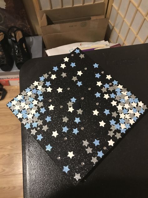 Starry night graduation cap. Star Grad Cap Ideas, Celestial Graduation Cap, Graduation Cap Designs Stars, Grad Cap Inspo High School, Cute Simple Graduation Caps, Lace Graduation Cap, Space Themed Graduation Cap, Communication Graduation Cap, Pretty Grad Caps