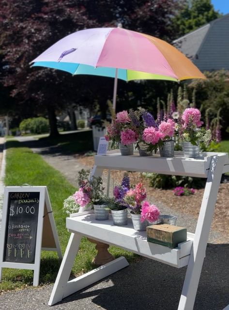 How To Start Your Own Urban Cut Flower Stand: A Blooming Business - Birchsalt Kids Flower Stand, Pallet Flower Stand, Small Flower Stand, Self Serve Flower Stand, Diy Flower Stand Display, Cut Flower Stand, Flower Stand Diy, Flower Stand Ideas, Diy Flower Stand