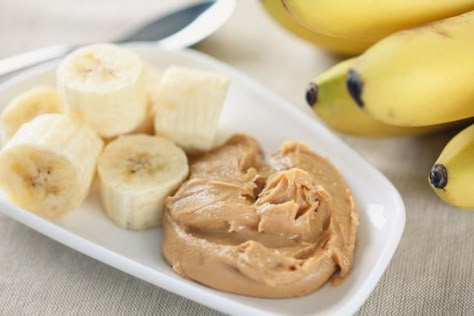 An Easy 6-Day Plan To Lose 10 Pounds - WomansDay.com Paleo Snack, Healthy Bedtime Snacks, Peanut Butter And Banana, Breakfast Low Carb, No Calorie Snacks, Post Workout Snacks, Low Carb Diets, Workout Snacks, Cashew Butter