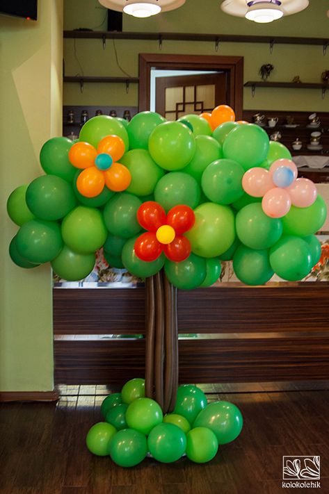 Jungle Balloons, Balloons Galore, Balloon Tree, Snow White Birthday Party, Dinosaur Birthday Party Decorations, Jungle Theme Birthday, Safari Theme Birthday, Balloon Crafts, Girl Baby Shower Decorations