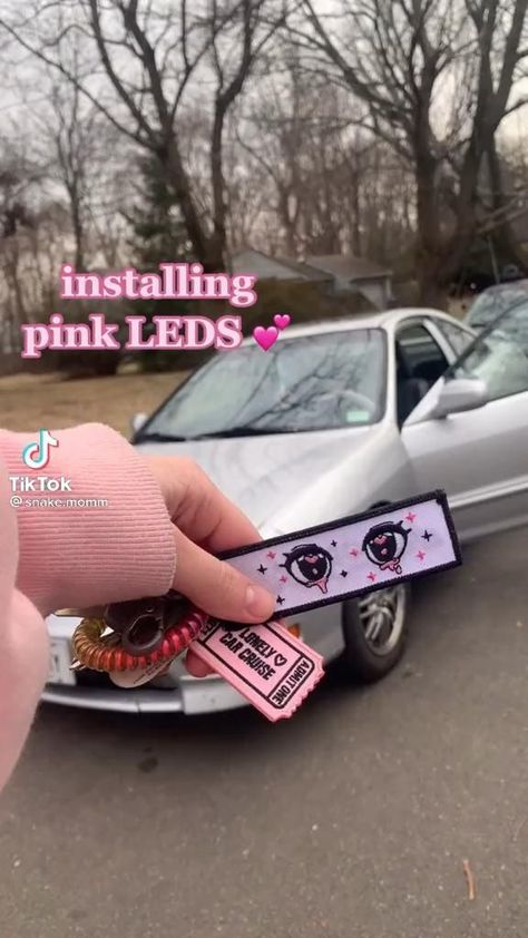 Pink car leds #CoolCarGadgets Cool Car Exterior Ideas, Cute Car Mods, Diy Car Accessories, Car Makeover, Pink Car Accessories, Car Interior Diy, Car Detail, Pink Jeep, Girly Car Accessories