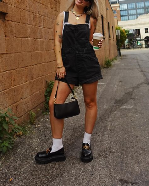 autumn = denim overalls szn Black Short Overalls Outfit, Shorts Overalls Outfit, Black Short Overalls, Black Denim Overalls, Overalls Outfit, Denim Overalls, Overall Shorts, Black Shorts, Black Denim