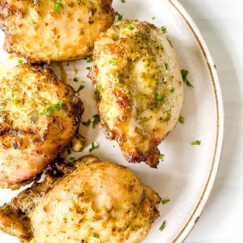 A super quick dinner idea, this air fryer pesto chicken is juicy, full of flavor and comes together in less than 30 minutes! Super Quick Dinner, Air Fryer Chicken, Pesto Chicken, Dinner Idea, Fryer Recipes, Quick Dinner, Quick Recipes, Air Fryer Recipes, Weeknight Dinner