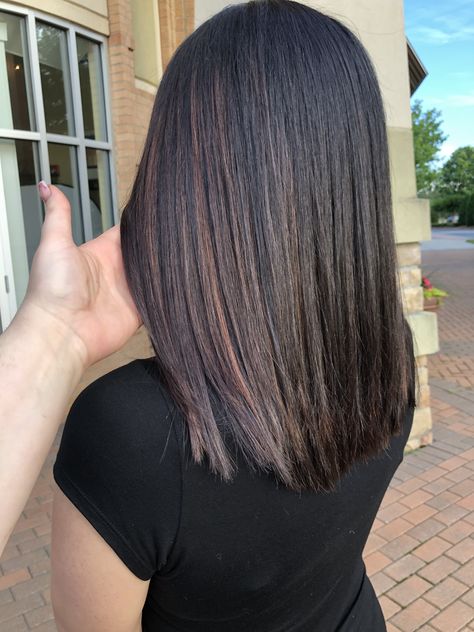 Black Hair With Highlights Bob, Short Black Hair With Highlights Caramel, Straight Dark Brown Hair With Highlights, Ombre Hair Color For Brunettes, Straight Hair Highlights, Hair Caramel, Hair Dye Tips, Black Hair Balayage, Dark Brunette Hair