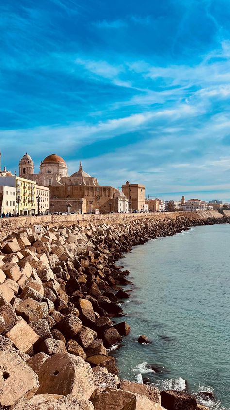 Así es Cádiz, una vida junto al mar 💙 | Instagram Visual Board, October 1, Cadiz, Swimmers, Vision Board, Spain, On Instagram