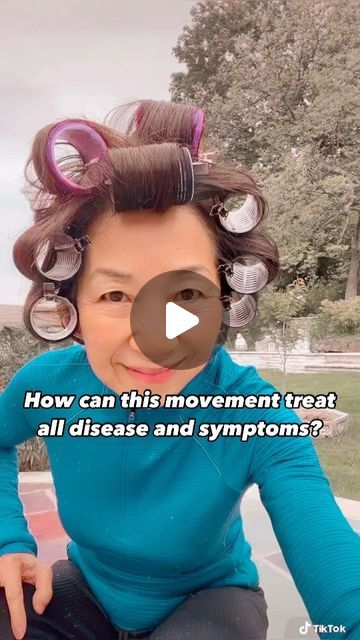 Dr. Lily Choi ☯︎ D. Ac, L. Ac on Instagram: "This movement:
- supports total body circulation 
- strengthens all organs
- boosts Qi and Blood flow
- promotes water metabolism 
- improves digestive function 
- strengthens the natural detoxification process

Practice standing (or sitting if needed) 20 minutes twice daily. Work your way up! Best to do it first in the morning and the second time in the evening (if you feel as though you need to do it twice). You can begin slowly and work your way up to 20 minutes. 

🌞 By swinging the arms, bending the knee and hip, we stimulate the Heart, Pericardium, San Jiao, Large Intestine, Lung, Small Intestine, Bladder, Stomach, Spleen, Kidney, Liver, and Gallbladder meridians, supporting our entire being, including our mental health! 

- 1: Stand with Chi Gong, Large Intestine, Qi Gong, Strengthening Exercises, Blood Flow, Acupressure, Total Body, Health Remedies, Chronic Pain