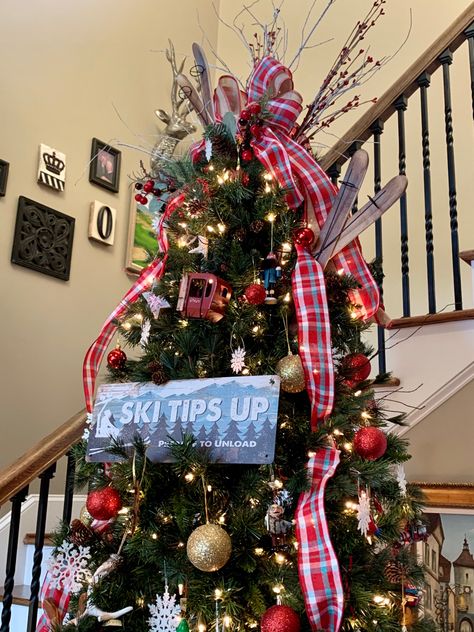 Ski Themed Tree Ski Themed Christmas Tree, Ski Lodge Christmas Decor, Ski Lodge Christmas, Ski Tips, Lodge Christmas Decor, Lodge Christmas, Themed Christmas Tree, Ski Lodge, Christmas Tree Themes