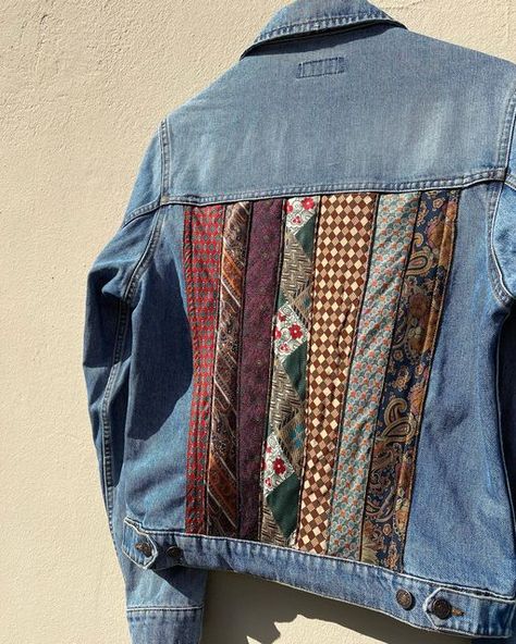 Upcycled Jean Shirt, Upcycled Jean Jackets Ideas, Upcycle Denim Jacket, Upcycle Clothes Jeans, Denim Jacket Upcycle, Jean Jackets, Upcycle Jean Jacket, Denim Jacket Diy Paint, Upcycled Jackets