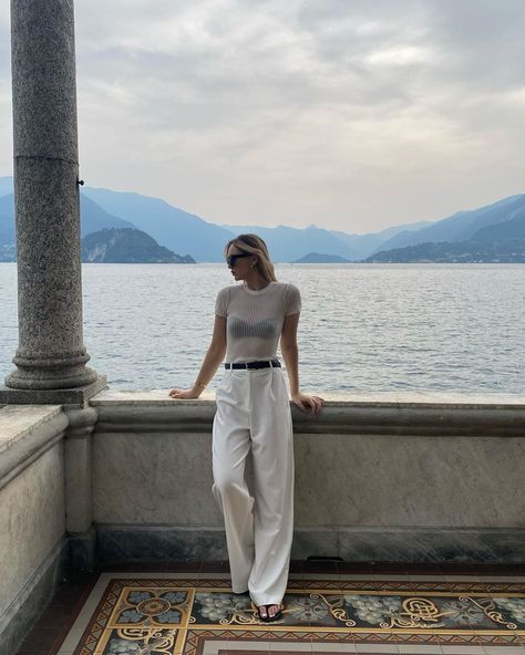 OLIWIA WALCZAK on Instagram: “Italian summer #holidaydestination #viewgoals #lakecomoitaly #aboutalook #stylehunter #microinfluencers #discoverunder20k #italiansummer…” Italian Beach Style, Lake Como Outfit, Italian Fashion Summer, Milan Outfits, Italy Shopping, Lake Outfit, Italian Beaches, Shopping In Italy, Lake Style