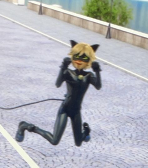 Chat Noir Funny, Cursed Cat Noir, Cat Noir Weird, Miraculous Out Of Context, Miraculous Meme, Cat Noir Memes Funny, Hello Kitty Videos, Ladybug Anime, Art Style Challenge