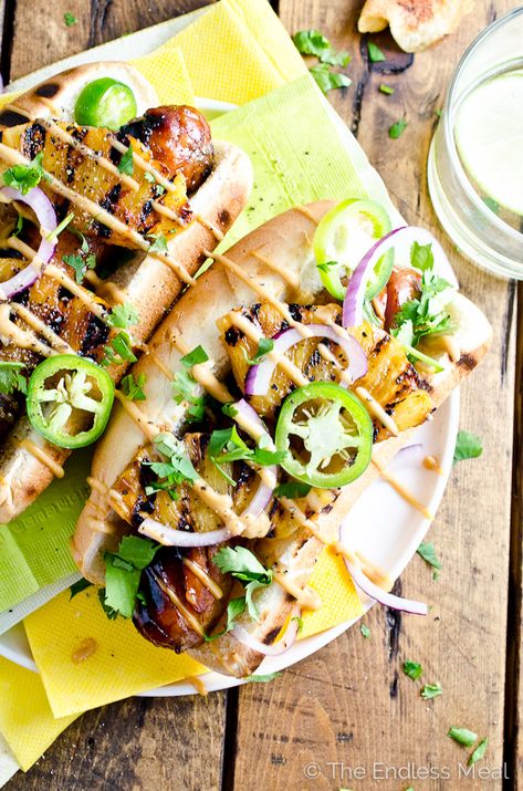 Unique Hot Dog Toppings, Unique Hot Dogs, Gourmet Hot Dogs, Hot Dog Toppings, Food Swaps, Chicken Sandwiches, Hot Dog Recipes, Summer Recipes Dinner, Grilled Pineapple