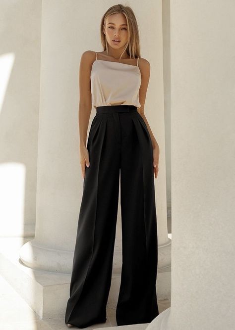 Black Cullotes Outfits, Cocktail Party Pants, Black Pants Outfit Dressy, Elegant Pants Outfit, Semi Formal Outfits For Women Parties, Formal Outfits For Women Parties, Black Dress Pants Outfits, Fancy Pants Outfit, Semi Formal Outfits For Women