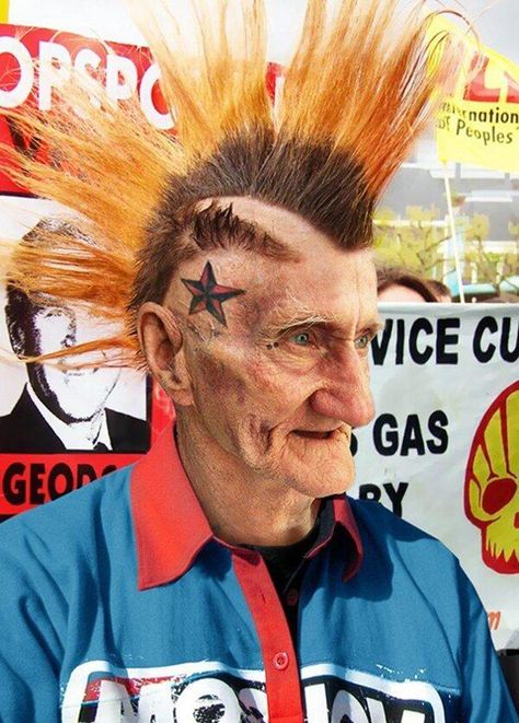 26 Old People Who Never Stopped Being Awesome Weird Hair, Normal Is Boring, Charles Bukowski, Senior Citizen, Young At Heart, Body Modifications, Aging Gracefully, Old People, Bukowski