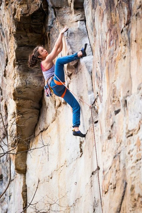 The Ultimate American Climbing Road Trip Through the Lower 48 - Climbing Woman Climbing, Rock Climbing Women, Extreme Climbing, Free Climb, Climbing Girl, Climbing Gear, Rock Climbers, Ice Climbing, Mountain Climbing