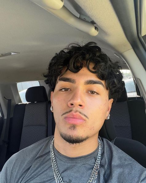 Men Haircut Wavy, Slick Back Mexican, Haircut Slick Back, Haircuts For Mexican Men, Men Haircut Straight, Mexican Men Haircut, Disconnected Goatee, Men Haircut Fade, V Shaped Haircut