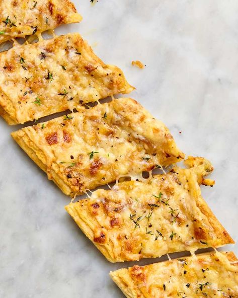 French Onion Garlic Bread Recipe | The Kitchn French Onion Garlic Bread, The Food Charlatan Recipes, French Bread Recipe Dinners, French Bread Dinner Ideas, Onion Garlic Bread, Recipes Using Bread, Pot Luck Food, Firehouse Recipes, Butter Prawns