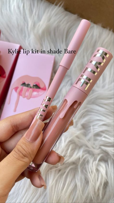 Kylie Lip Gloss, Kylie Lipgloss, Kylie Lips, Kylie Lip Kit, Lip Gloss Collection, Eye Makeup Pictures, Makeup Rooms, Lip Glosses, Pink Girly Things